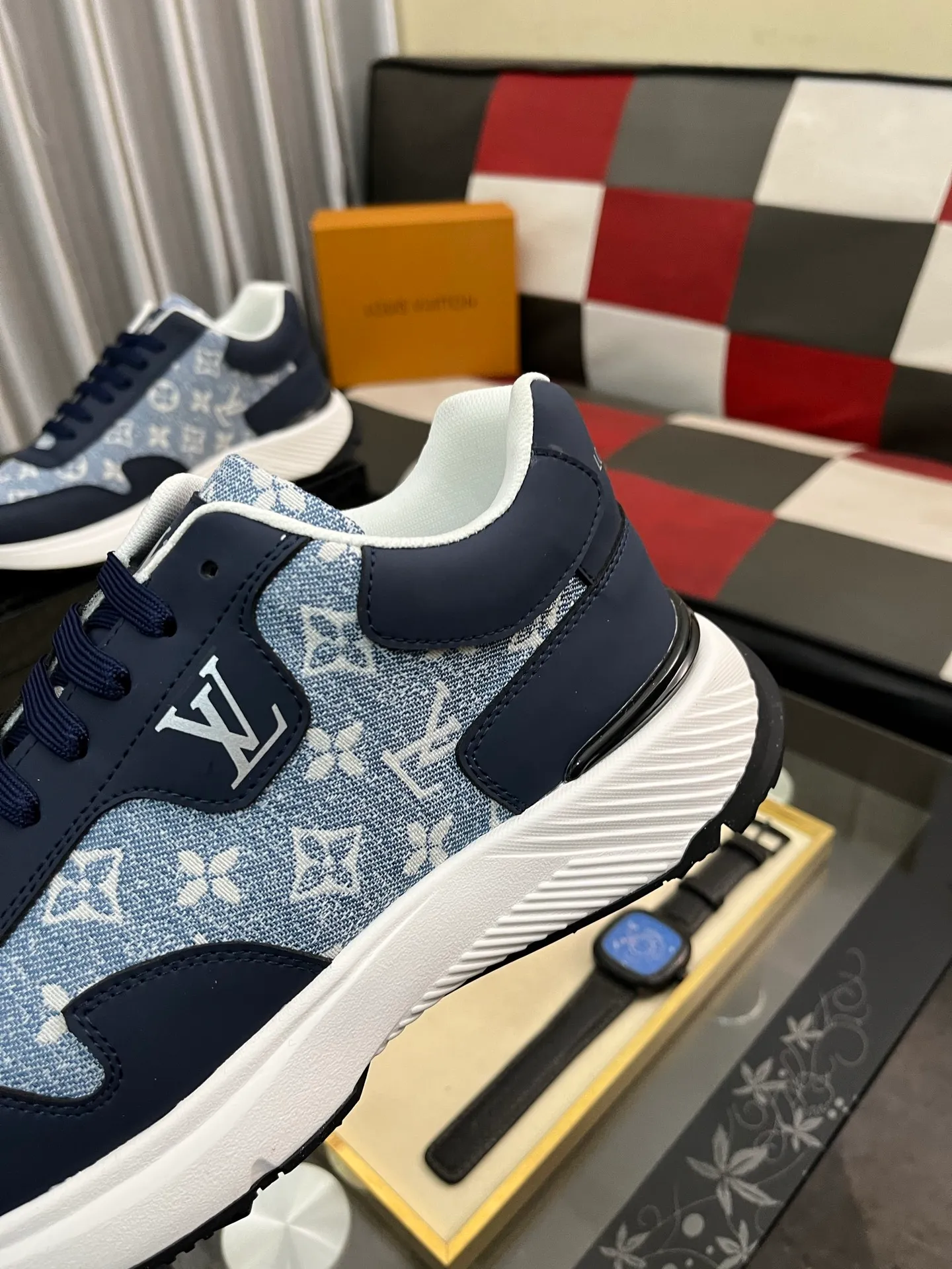 Men's shoes 💰458⌚️⌚️【LOUlS VUlTTON】Louis Vuitton ~ unique and casual style. LV counter purchasing 🏃casual shoes😍😍 are on sale at the men's counter at the same time. Italian imported brands select top-layer Italian cowhide. 🐑Sheepskin lining (refuses to discolor and grind feet) Sole: Original sole specially provided by the original factory 🎬Better in kind Code number: 38-444⃣️Color selection